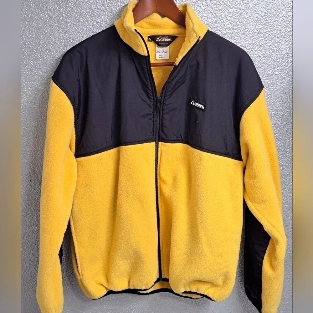 Gerry Vintage Black & Yellow Fleece Jacket    Size M